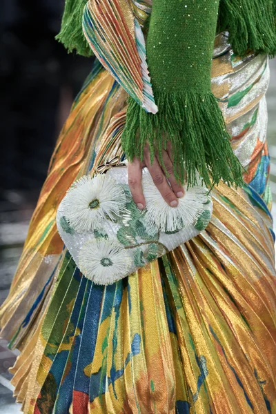 Look 25